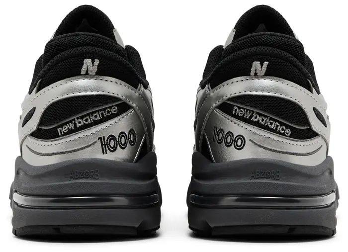 New Balance 1000  black and metallic silver 🪙
NEW ARRIVALS 😇
36-45 AVAILABLE 🤩
210 dhs❣️

Zain242
♥️♥️♥️