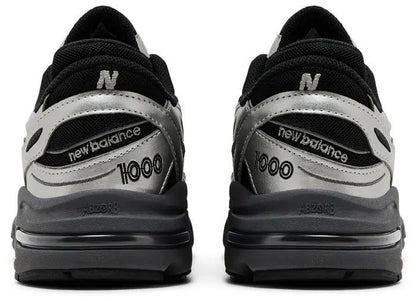 New Balance 1000  black and metallic silver 🪙
NEW ARRIVALS 😇
36-45 AVAILABLE 🤩
210 dhs❣️

Zain242
♥️♥️♥️