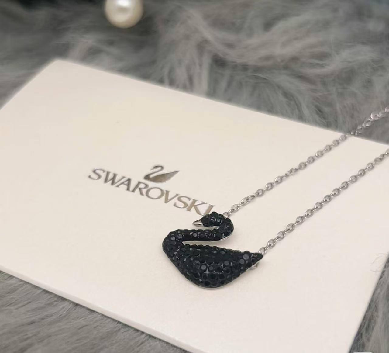 SWAROVSKI ❤️‍🔥*
Necklace 💥
Master quality 💯
With normal boxes 📦 
45 dhs🪙💚

Zain216
♥️♥️♥️