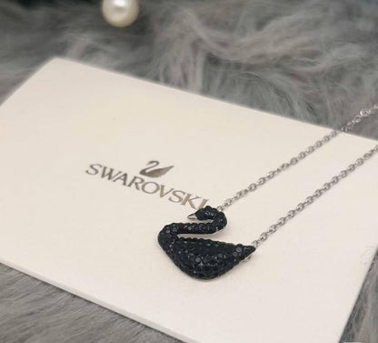 SWAROVSKI ❤️‍🔥*
Necklace 💥
Master quality 💯
With normal boxes 📦 
45 dhs🪙💚

Zain216
♥️♥️♥️