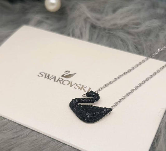 SWAROVSKI ❤️‍🔥*
Necklace 💥
Master quality 💯
With normal boxes 📦 
45 dhs🪙💚

Zain216
♥️♥️♥️
