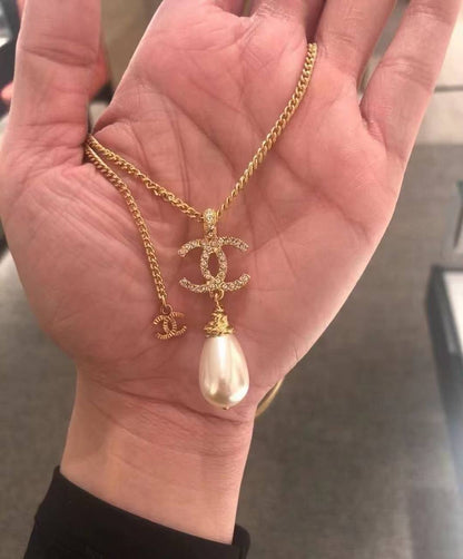 CHANEL❤️‍🔥*
Necklace🦋
Master quality 💯
With normal boxes 📦 
55 dhs✅
With master box 🗃️ 
80 dhs✅

Zain216
♥️♥️♥️