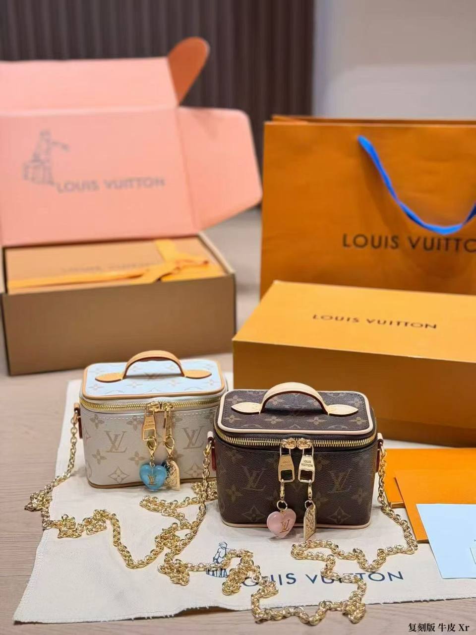 LV 
new arrival 

260 dhs 

Size 14cm

Zain228
♥️♥️♥️