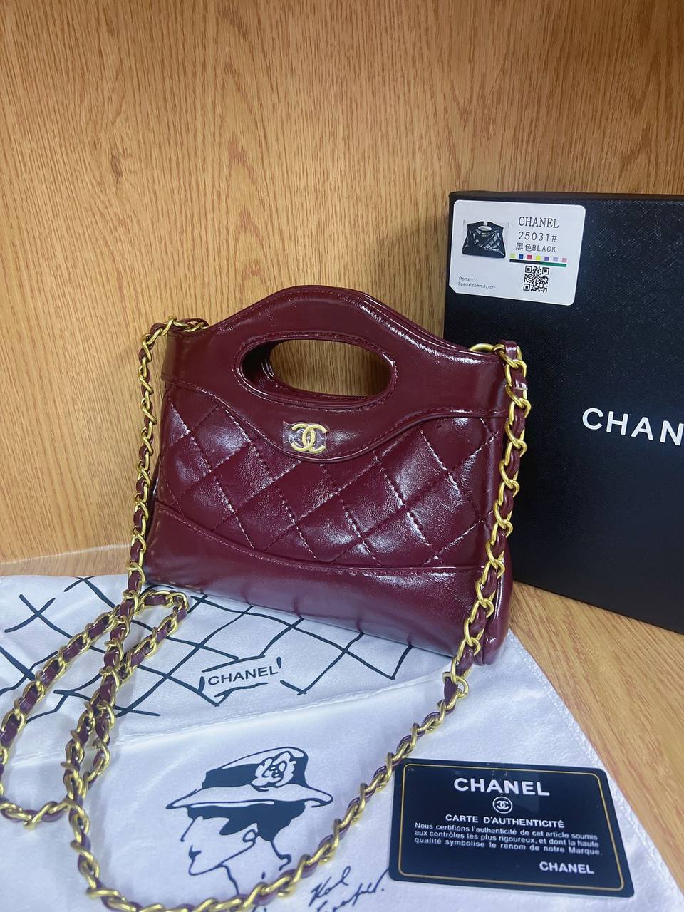 CHANEL
90 dhs🪙💕

with box
🎁🎁🎁

Zain190
♥️♥️♥️