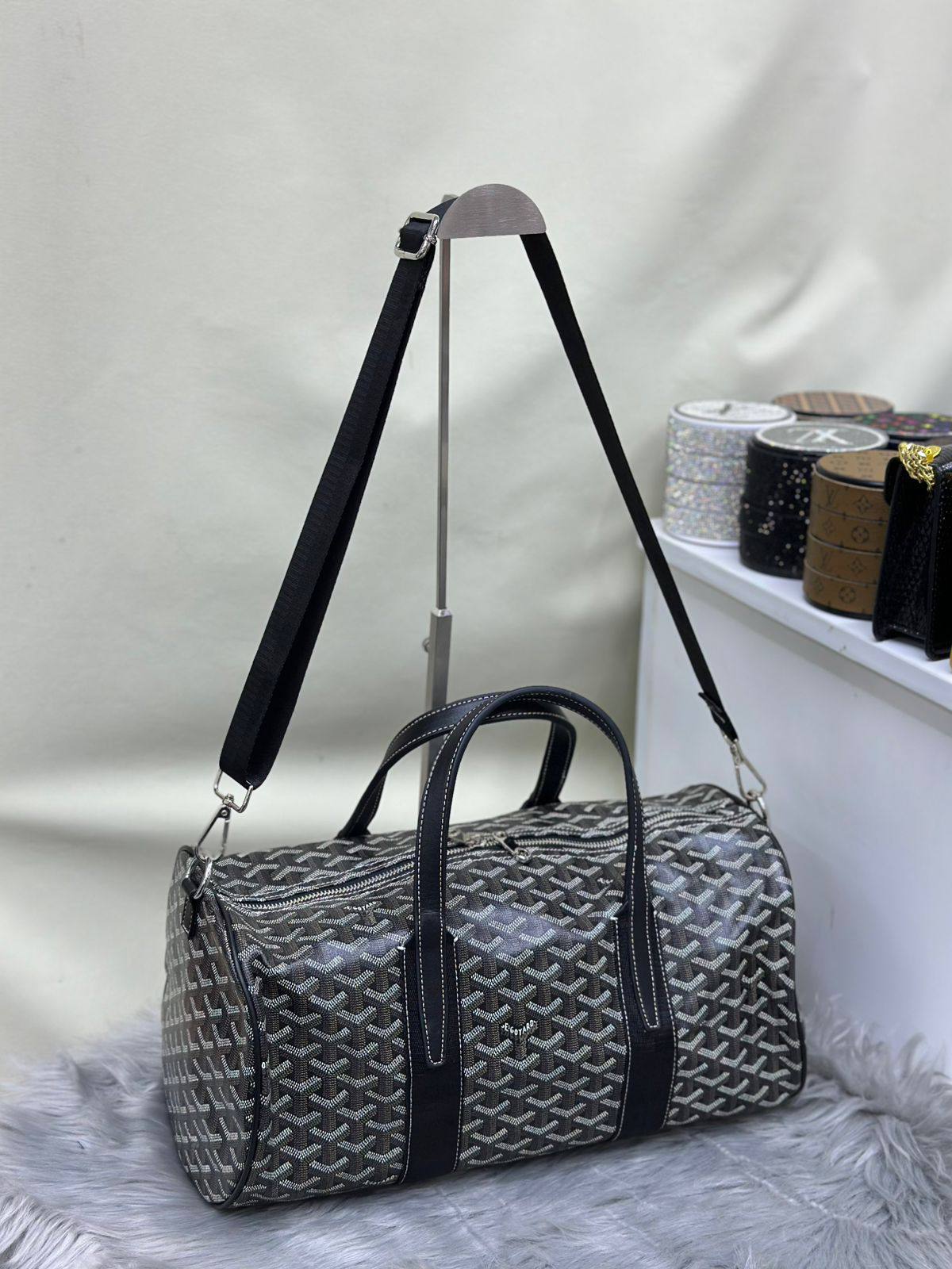 GOYARD Travel Bags
SIZE  ……… 40CM🥰
120 dhs🪙🌨️

Zain244
♥️♥️♥️