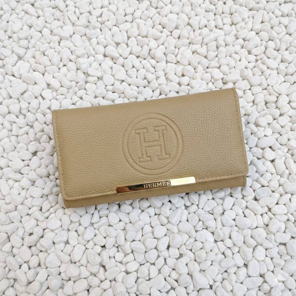 TRI-FOLD 𝗟𝗢𝗡𝗚 WALLET

WITH BOX
🎁🎁🎁

30 dhs🪙🌨️

Zain31
♥️♥️♥️