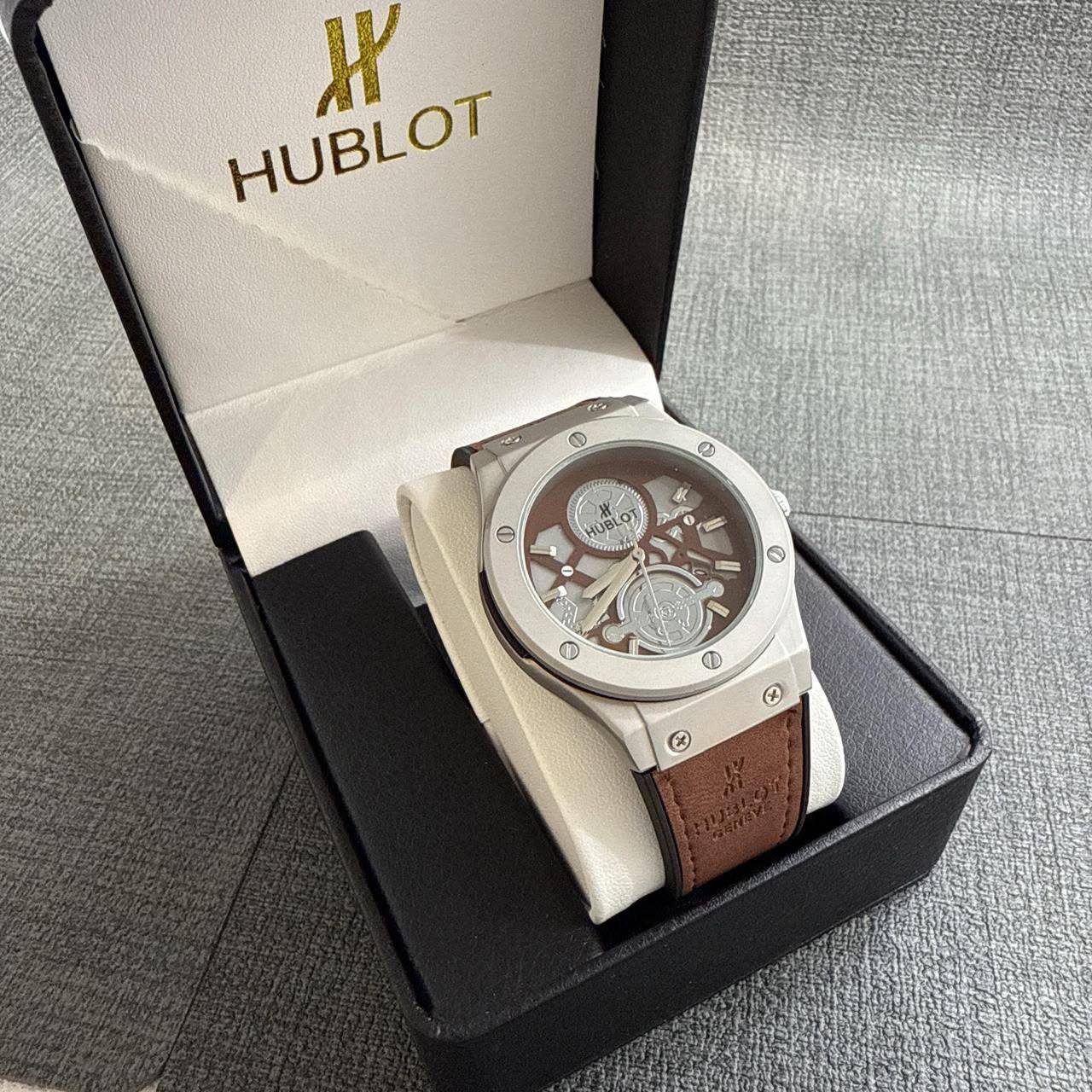 Men’s watch 
55 dhs🇦🇪🇦🇪

Zain45
♥️♥️♥️