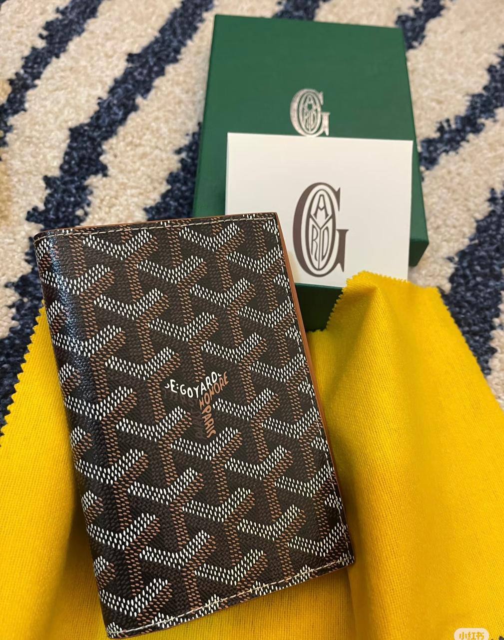 LV - Goyard
Master Quality
Passport Cover 
105 dhs✅

Zain33
♥️♥️♥️