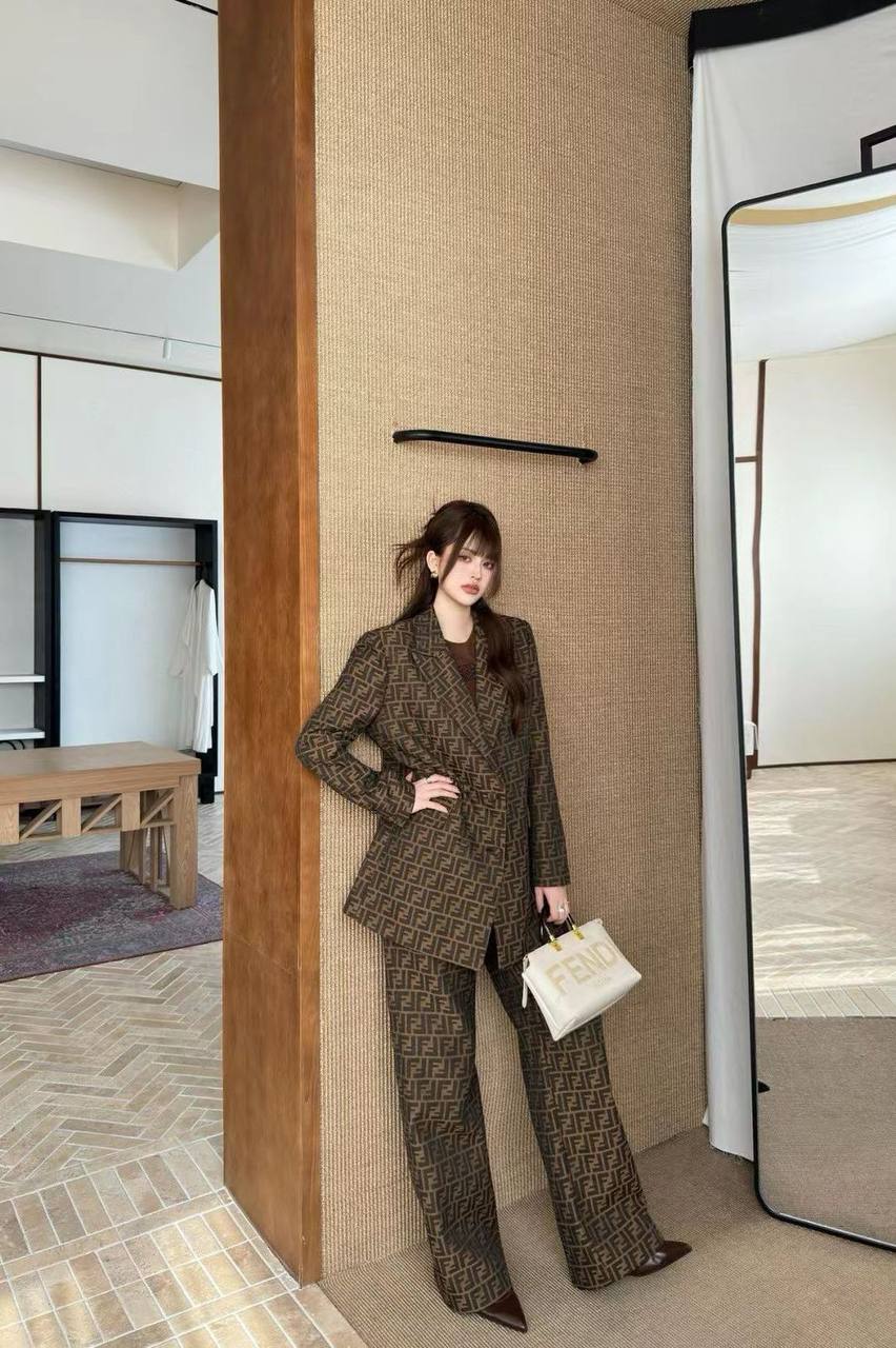 *New collections 💕💕    
270 dhs🪙🌨️
*good  quality  
*Sizes:S M L xl* 
*AVAILABL

Zain231
♥️♥️♥️