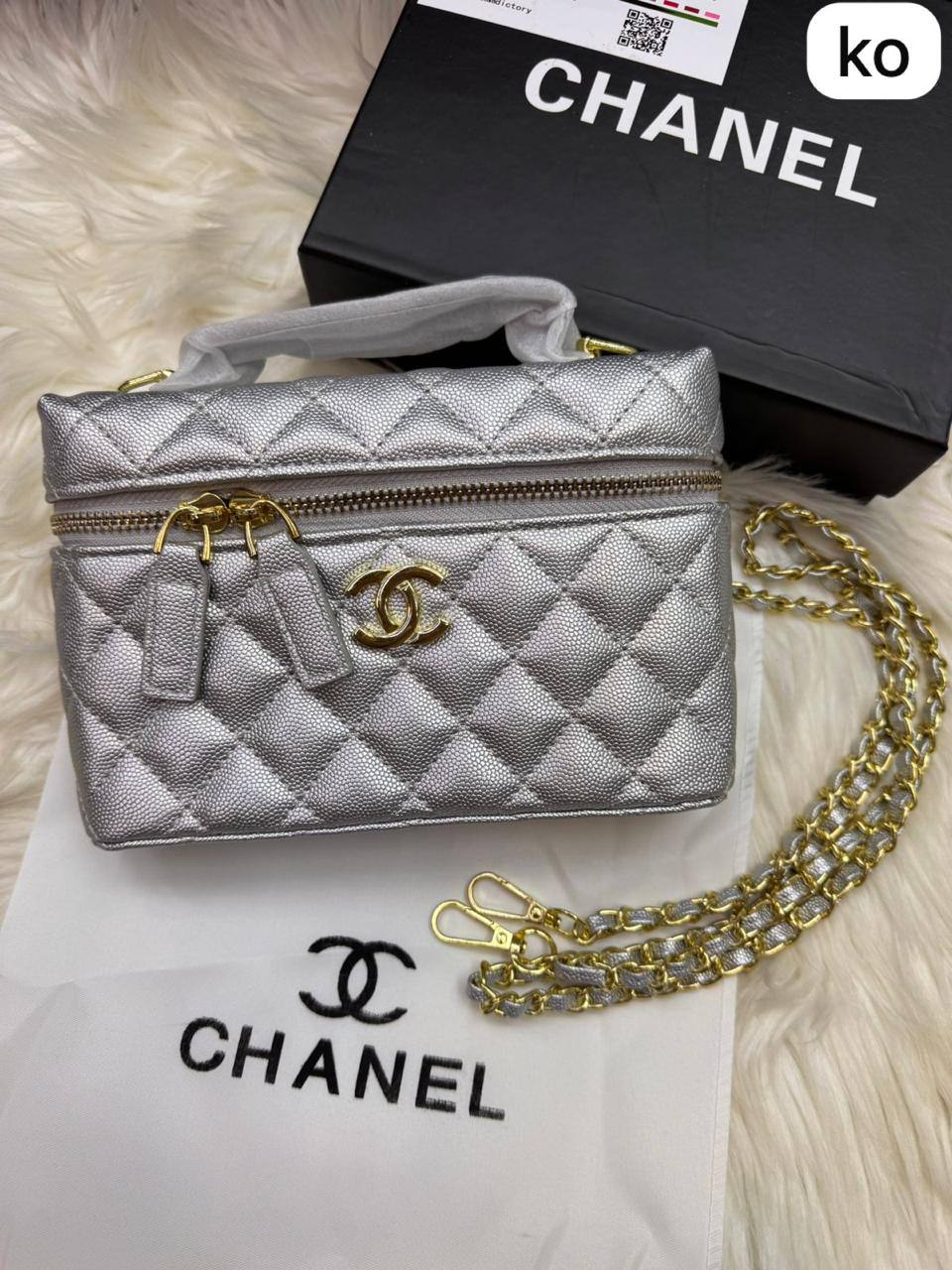 Chanel LP 

Size :  19 * 13  cm

80 dhs🪙💕

with box 🎁

Zain115
♥️♥️♥️