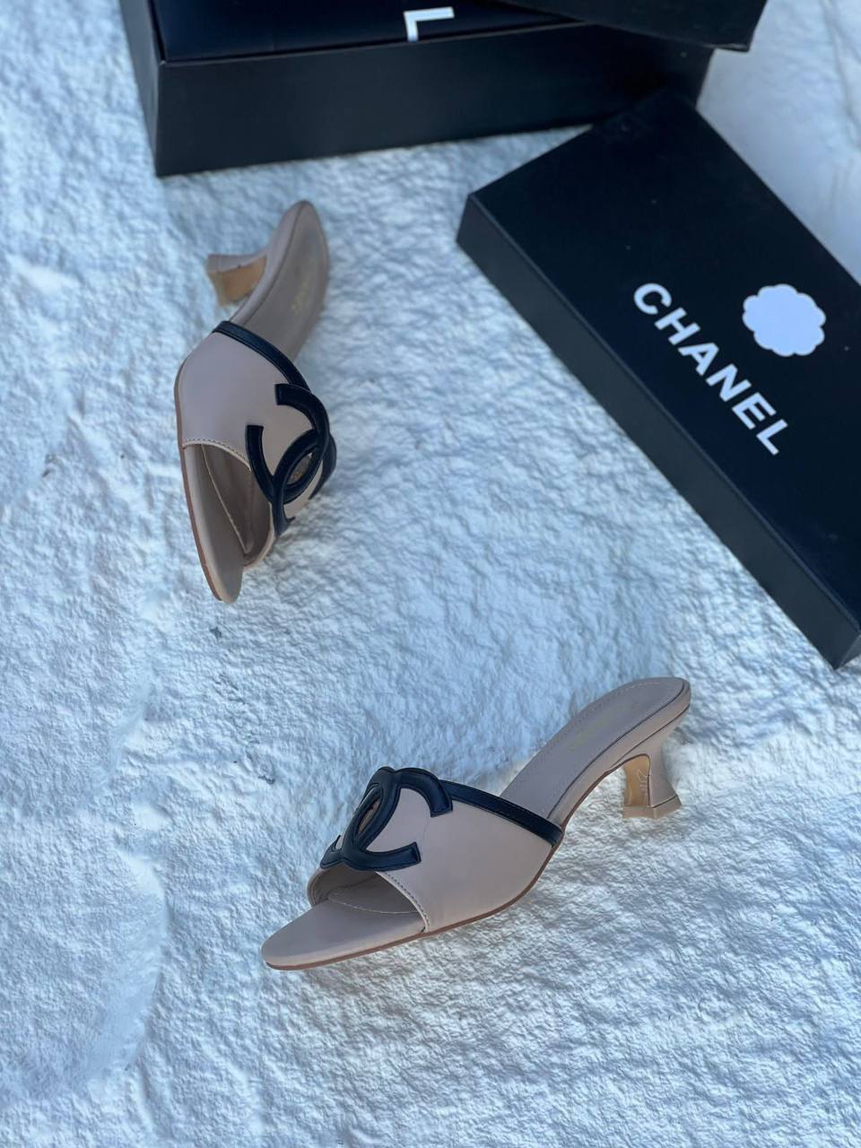 Chanel
 𝟑𝐜𝐦
💯high quality
Size 36-37-38-39-40-41

110 dhs💓

Zain86
♥️♥️♥️