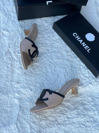 Chanel
 𝟑𝐜𝐦
💯high quality
Size 36-37-38-39-40-41

110 dhs💓

Zain86
♥️♥️♥️