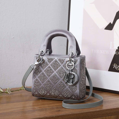 DIOR

best quality 
with box
130 dhs🇦🇪🇦🇪

size18CM

Zain290
♥️♥️♥️