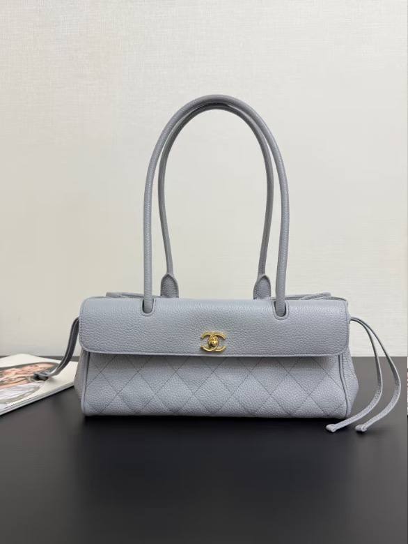 Chanel 
130 dhs🇦🇪🇦🇪
Size 33×12×15cm

Zain42
♥️♥️♥️