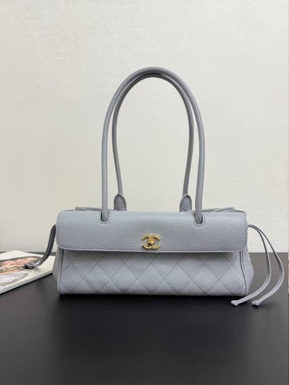 Chanel 
130 dhs🇦🇪🇦🇪
Size 33×12×15cm

Zain42
♥️♥️♥️