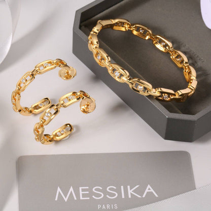 MESSIKA 
BANGLE EARRING
SET 115 DHS✅✨💫

WITH BOX AND PAPER BAG🛍️🎁

Zain89
♥️♥️♥️