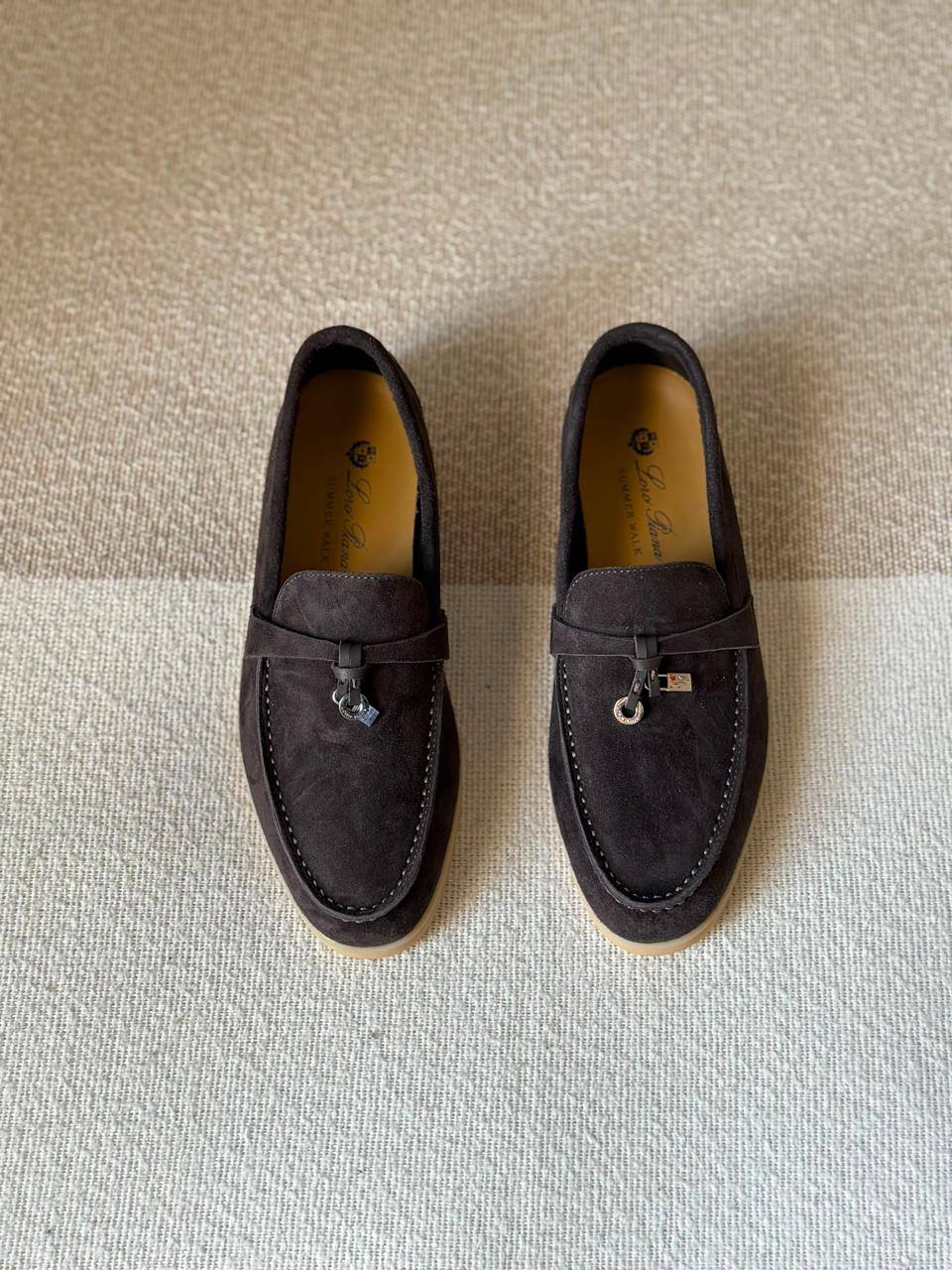 Loro Piana
Size 36 to 41
450 dhs✅

Zain288
♥️♥️♥️