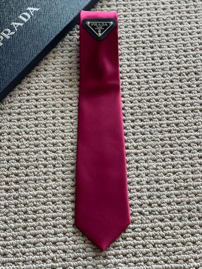 PRADA
TIE
*Master Quality*
180 dhs💓

Zain179
♥️♥️♥️