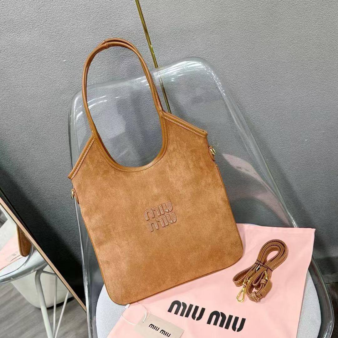 Chloe
40*35 cm
80 dhs🪙🖤

Zain17
♥️♥️♥️