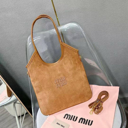 Chloe
40*35 cm
80 dhs🪙🖤

Zain17
♥️♥️♥️