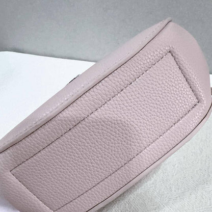Hermes

22*12*7cm
70 dhs🇦🇪🇦🇪

Zain17
♥️♥️♥️