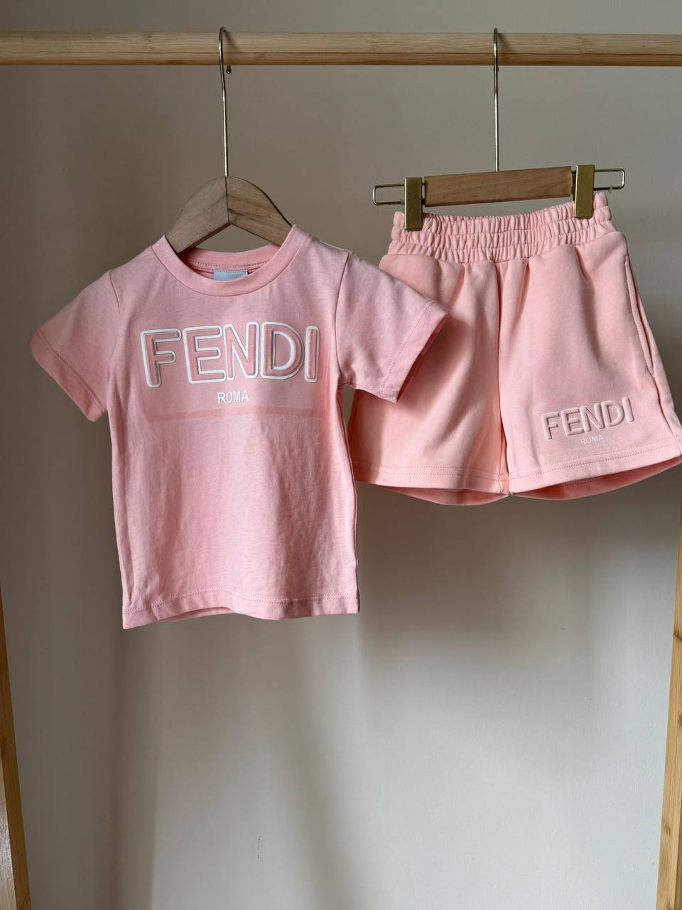 Fendi 
 Super master quality 😍
Size:. 2/12years old 
240 dhs✅

Zain261
♥️♥️♥️