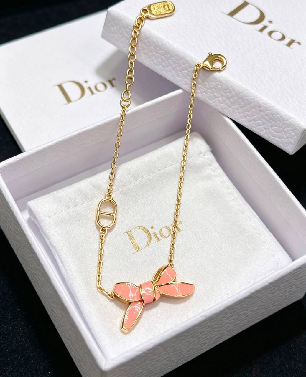 Dior ❤️‍🔥*
Necklace ✨
Ring 💍 free size 
Bracelet 💥
Master quality 💯
With normal boxes 🗃️ 
120 dhs✅
With master box 📦 
130 dhs✅

Zain216
♥️♥️♥️