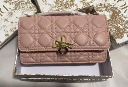 Dior
21Cm 
95 dhs👑

With Box
🎁🎁🎁

Zain50
♥️♥️♥️