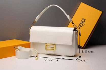 Fendi
Size 27*16*6 cm

85 dhs👑
with box
🎁🎁🎁

Zain115
♥️♥️♥️