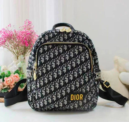 DIOR BACKPACK NEW CAME 
GOOD QUALITY  
90 dhs✅

Zain295
♥️♥️♥️
