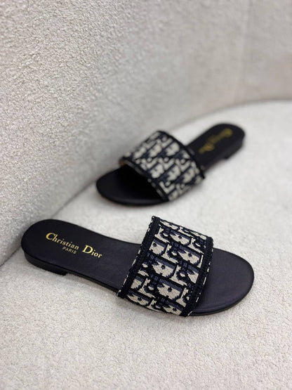 Dior  
100 dhs✅
Size 36-42

Zain55
♥️♥️♥️