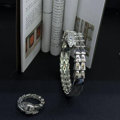 Bvlgari Set💕
Bangle 
Ring 💍 


55 AED normal box 🗃️

Zain48
♥️♥️♥️