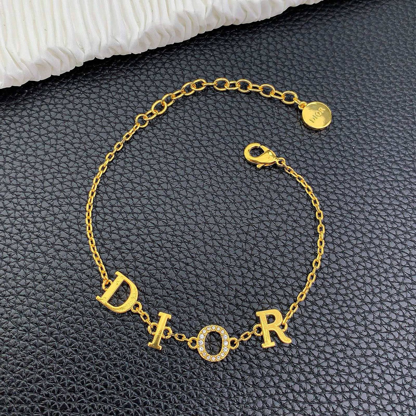 DIOR 
MASTER⭐
BRACELET 💫✨
50 dhs🌺 
WITH BOX AND PAPER BAG 🛍️🎁

Zain89
♥️♥️♥️