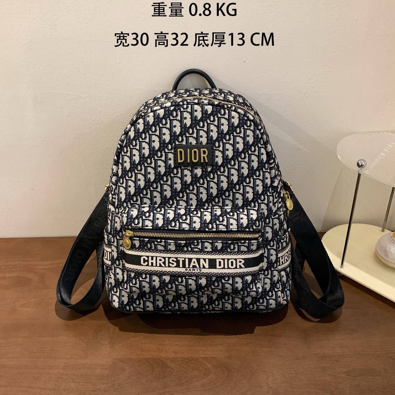 Dior
32*30*13cm
80 dhs❣️

Zain17
♥️♥️♥️