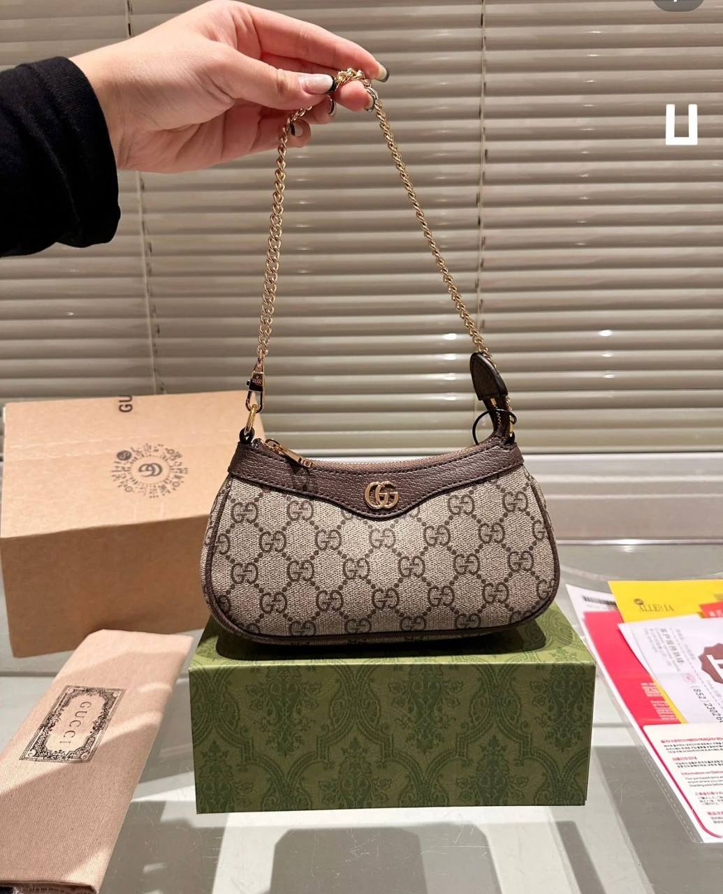 Gucci mini bag, 
good quality, 
comes with box, 🎁🎁🎁
size... 19* 11cm 
85 dhs✅

Zain12
♥️♥️♥️