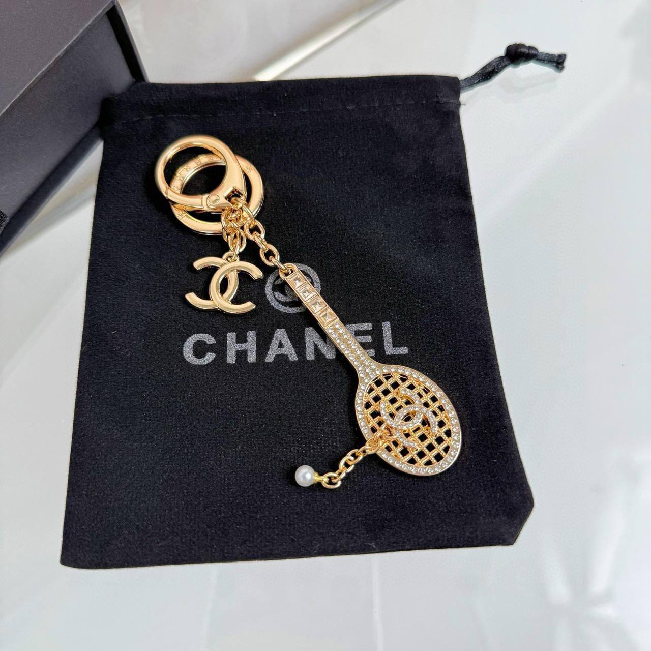 KEYCHAINS
CHANEL & LV 
60 dhs🪙🖤
With MASTER BOX 📦

Zain263
♥️♥️♥️