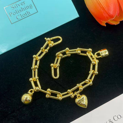 Tiffany ❤️‍🔥*
Bracelet ✨
Master quality 💯
With normal boxes 📦 
60 dhs❣️
With master box 🗃️ 
90 dhs❣️

Zain216
♥️♥️♥️