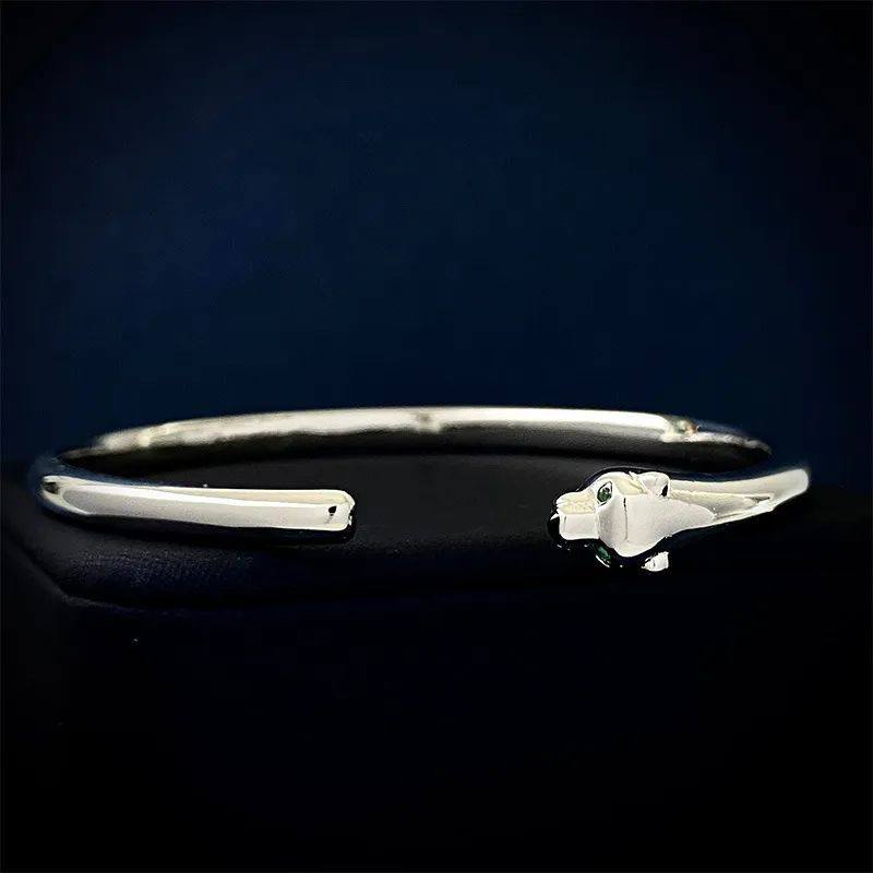 CARTIER
BANGLE🍃
*MASTER*🍃
With normal box🛍️
50 dhs✅
With master box🛍️
90 dhs✅

Zain263
♥️♥️♥️