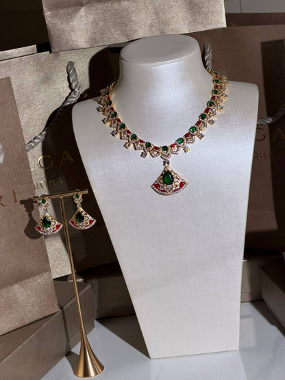 *BVlGARI*
New Collection 😍

Quality: Super Master 
Non -Tarnish color
* Necklace 
* ⁠Earrings
* ⁠For Price 👇 WTSP Text Zain 0568585901
* ⁠
* ⁠Zain268
♥️♥️♥️