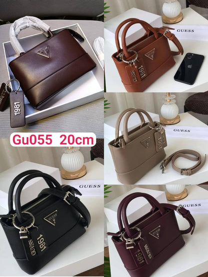 Prada
100 dhs🇦🇪🇦🇪
with box
size 20cm

Zain26
♥️♥️♥️