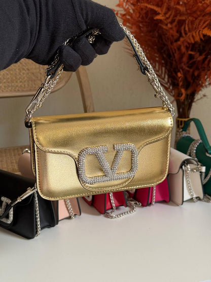 VALENTINO
20cm
350 dhs💓
Top quality 
With box🎁

Zain167
♥️♥️♥️