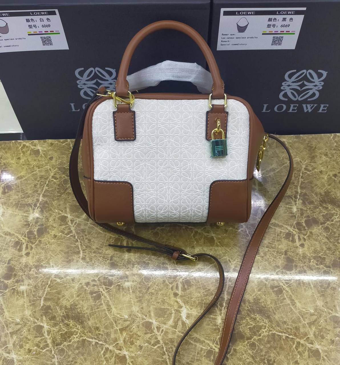 Loewe 
95 dhs✅ 

with box
🎁🎁🎁

Zain235
♥️♥️♥️
