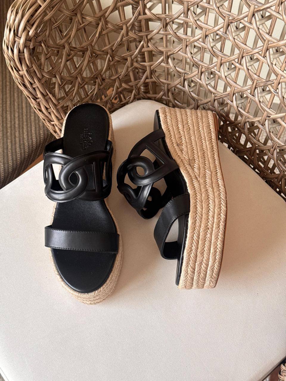 🩶 HERMES 🩶
✨ New Collection
👠 36–41
💎 Premium Quality
🔥 Super Master
450 dhs💓

Zain198
♥️♥️♥️
