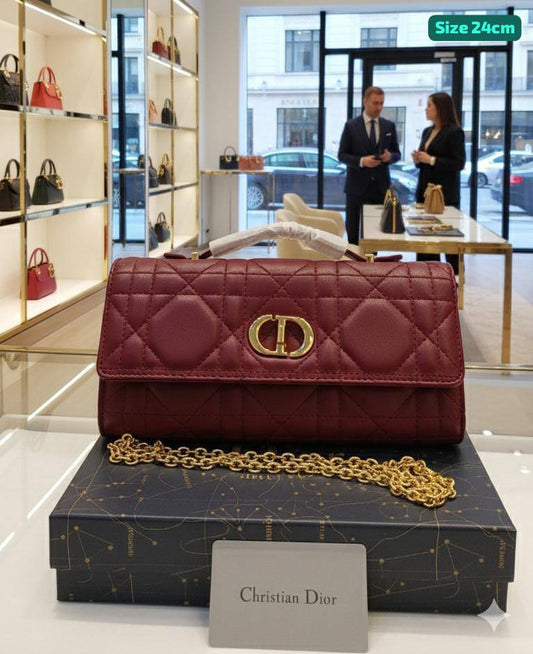 Dior
Good quality 
with box 
🎁🎁🎁

95 dhs🪙🌨️

Zain186
♥️♥️♥️