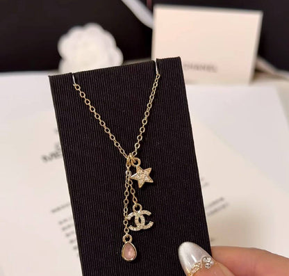 CHANEL ❤️‍🔥*
Necklace 💥
Master quality 💯
With normal boxes 🗃️ 
50 dhs✅
With master box 📦 
80 dhs✅

Zain216
♥️♥️♥️