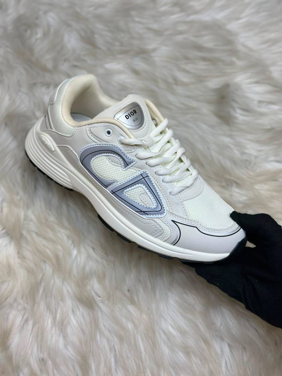 Dior 
Size:40 to 45 
150 dhs💛

Zain241
♥️♥️