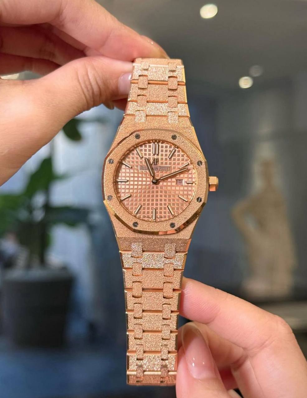 Ap watch for ladies 
good quality 
340 dhs💓

Zain59
♥️♥️♥️