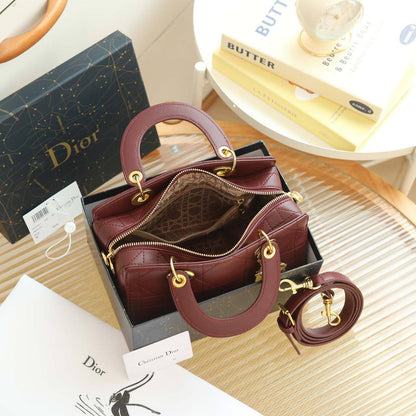 Dior
ᴛʜᴇ ʟᴀᴅʏ ʙᴀɢ 𝟗𝟓.𝟐𝟐
ᴡɪᴛʜʙᴏx🎁🎁🎁
ʟᴀᴍʙsᴋɪɴ ᴍᴀᴛᴇʀɪᴀʟ
sɪᴢᴇ:𝟐𝟒ᴄᴍ
115 dhs✅

Zain56
♥️♥️♥️