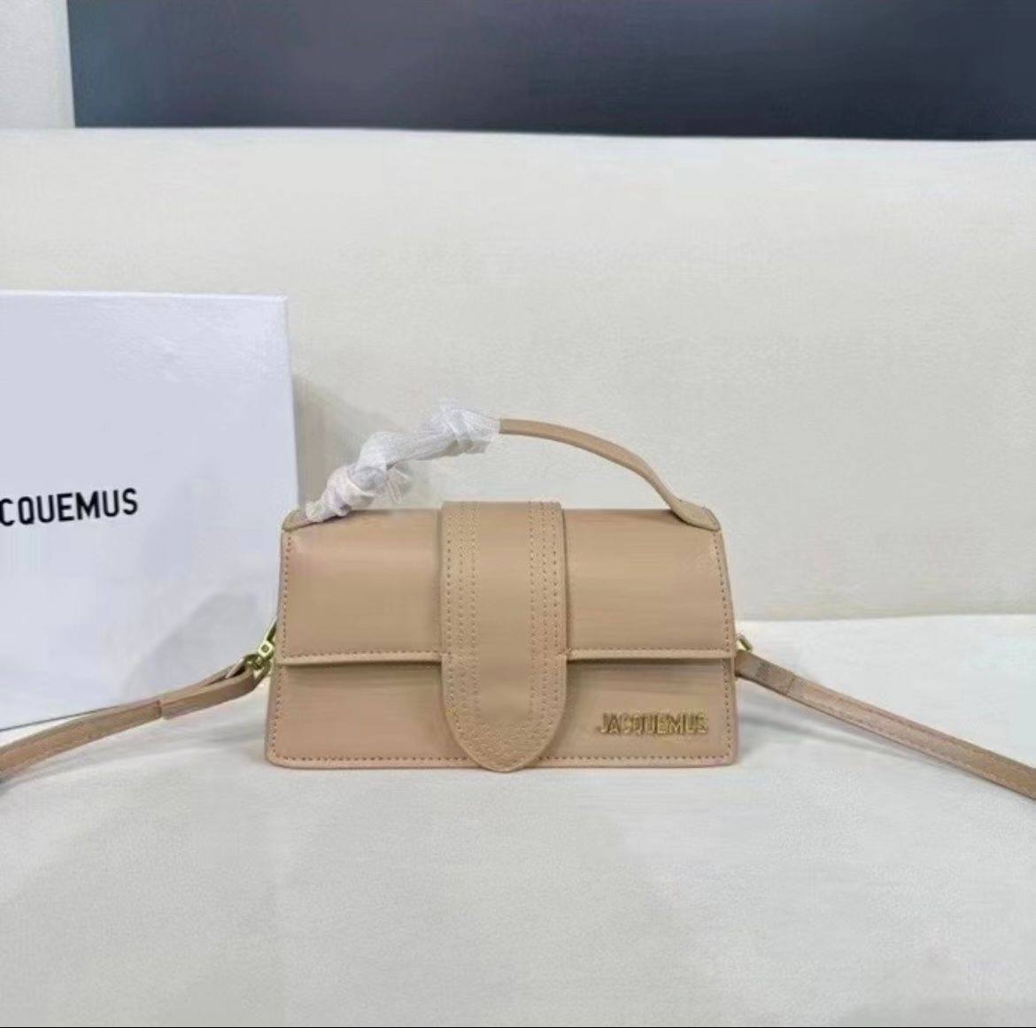 Jacquemus 
20Cm 
100 dhs🪙💕

With Box
🎁🎁🎁

Zain50
♥️♥️♥️