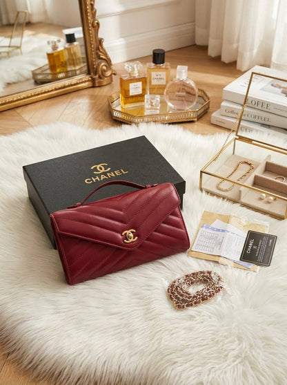 Chanel 
26cmx13cmx3cm

90 dhs with box

Zain72
♥️♥️♥️